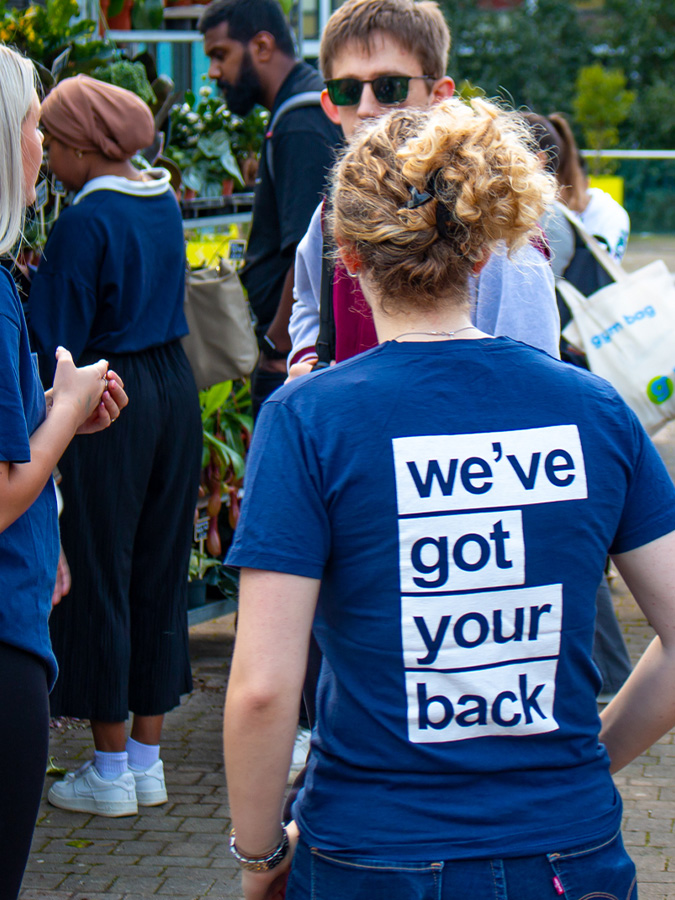 SU Buddies talking to students at a plant sale
